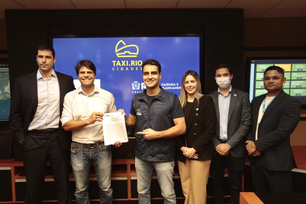 No Rio de Janeiro, o prefeito de Maceió, JHC, se reuniu com o secretário da Fazenda, Pedro Paulo, para garantir mais investimentos à classe dos taxistas. Fotos: Secom Maceió