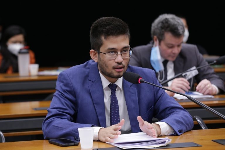 Kim Kataguiri: medida poderá contribuir para o aumento da capacidade de atuação das entidades - (Foto: Michel Jesus/Câmara dos Deputados)