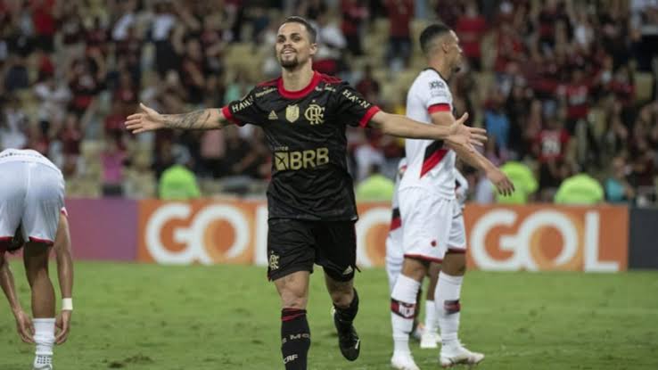 Flamengo vence Atlético Goianiense no Maracanã
