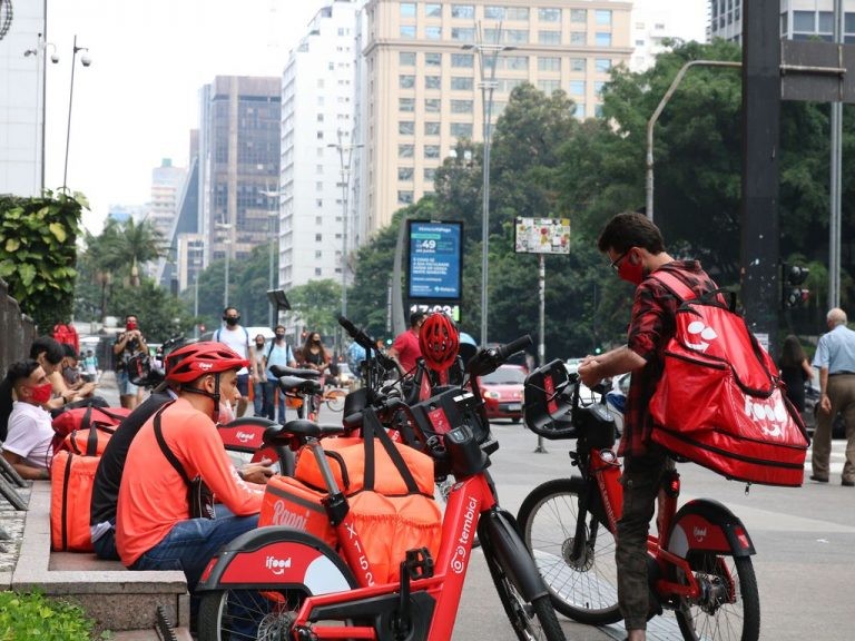 Cerca de 25% dos motoristas desistiram de trabalhar em aplicativos em SP devido ao preço da gasolina - (Foto: Rovena Rosa/Agência Brasil)
