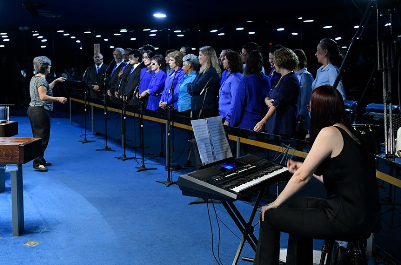 Coral do Senado comemora 25 anos com gravação do samba 'O ouro e a madeira'