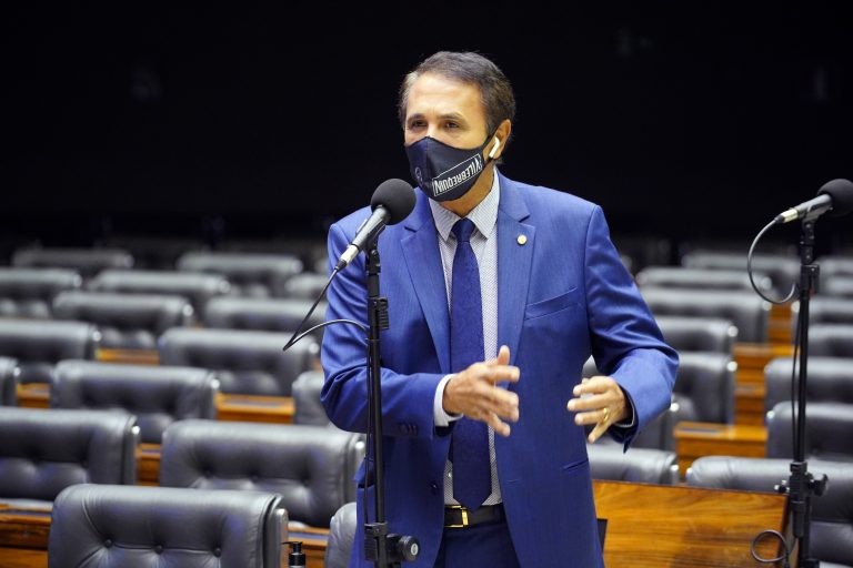 Gaguim: projeto inclui na lei entendimento do STF sobre o assunto - (Foto: Pablo Valadares/Câmara dos Deputados)