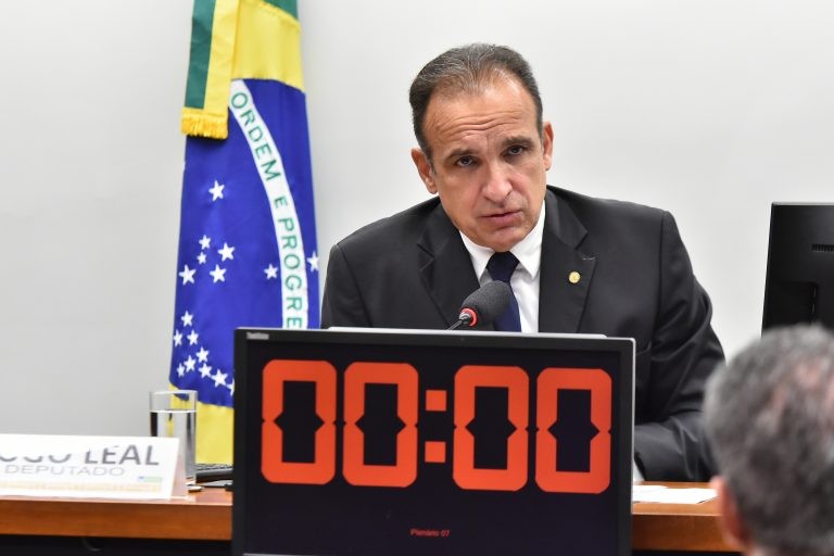 Hugo Leal: é importante que o pequeno empresário tenha incentivos para começar novos negócios - (Foto: Reila Maria/Câmara dos Deputados)
