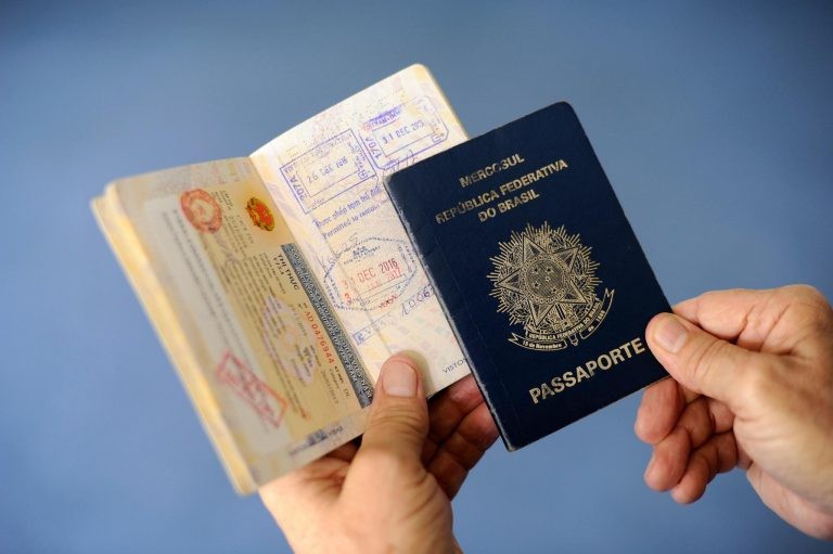 Visitante não poderá exercer atividade remunerada no país durante o período - (Foto: Pedro França/Agência Senado)