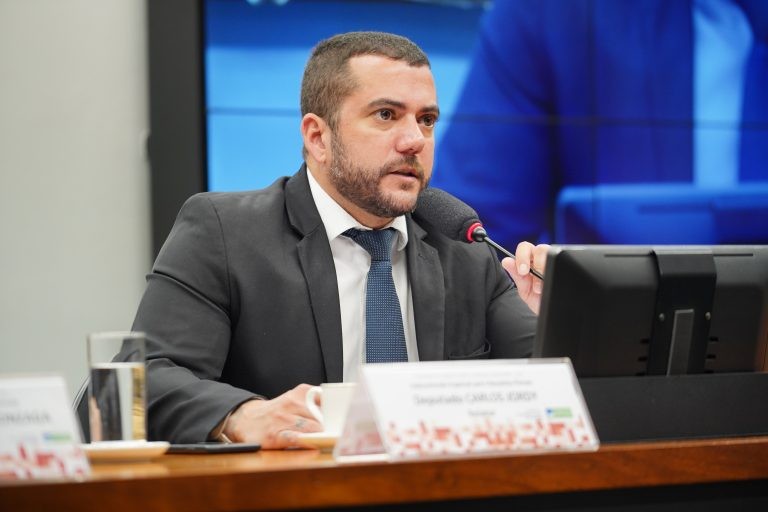 Relator diz que proposta insere no Código Penal o que já existe em outros diplomas legais - (Foto: Pablo Valadares/Câmara dos Deputados)