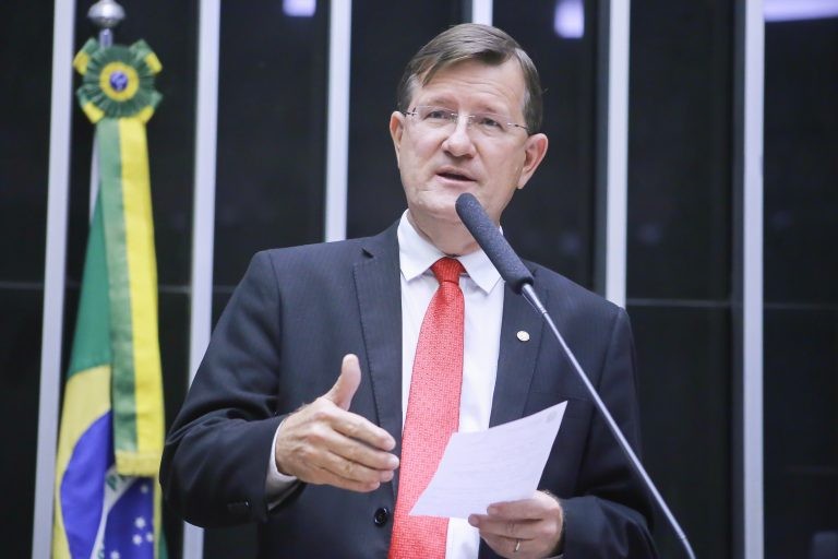 Para José Ricardo, medida possibilita melhores condições para pagamento dos empréstimos - (Foto: Paulo Sérgio/Câmara dos Deputados)