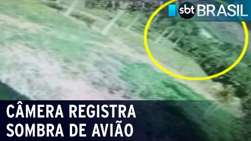 Câmera de segurança registra sombra do avião 