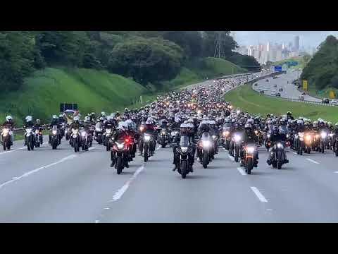 Presidente Bolsonaro participa de motociata em São Paulo 