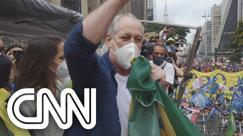 Ciro é vaiado e rebate: 