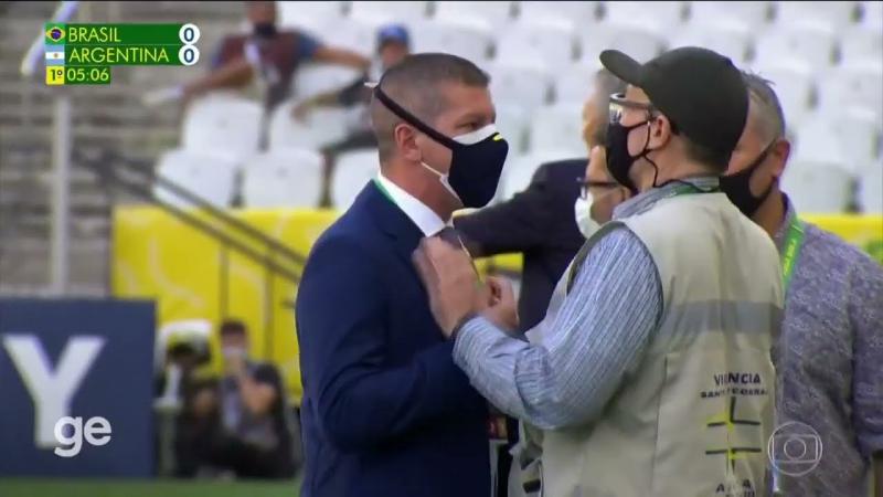Policia Federal e Anvisa entram em campo para prender 4 jogadores na partida BRASIL X ARGENTINA