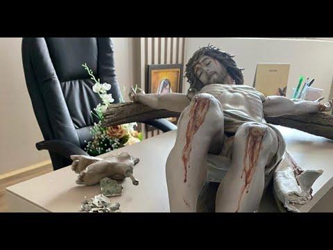 Jovem quebra imagem de Jesus em igreja de Palmeira dos Índios - Alagoas