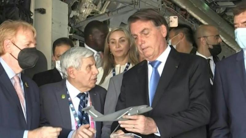 Bolsonaro visita exposição de aeronaves em Dubai | AFP